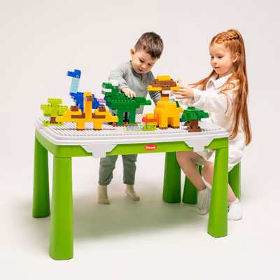 Детский стол и стул с накладкой для игры + 2 набора конструкторов. Doloni 04660/2