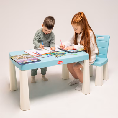 Детский стол и стул с накладкой для игры + 2 набора конструкторов. Doloni 04660/7