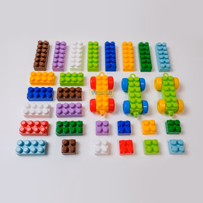 Детский стол и стул с накладкой для игры + 2 набора конструкторов. Doloni 04660/7